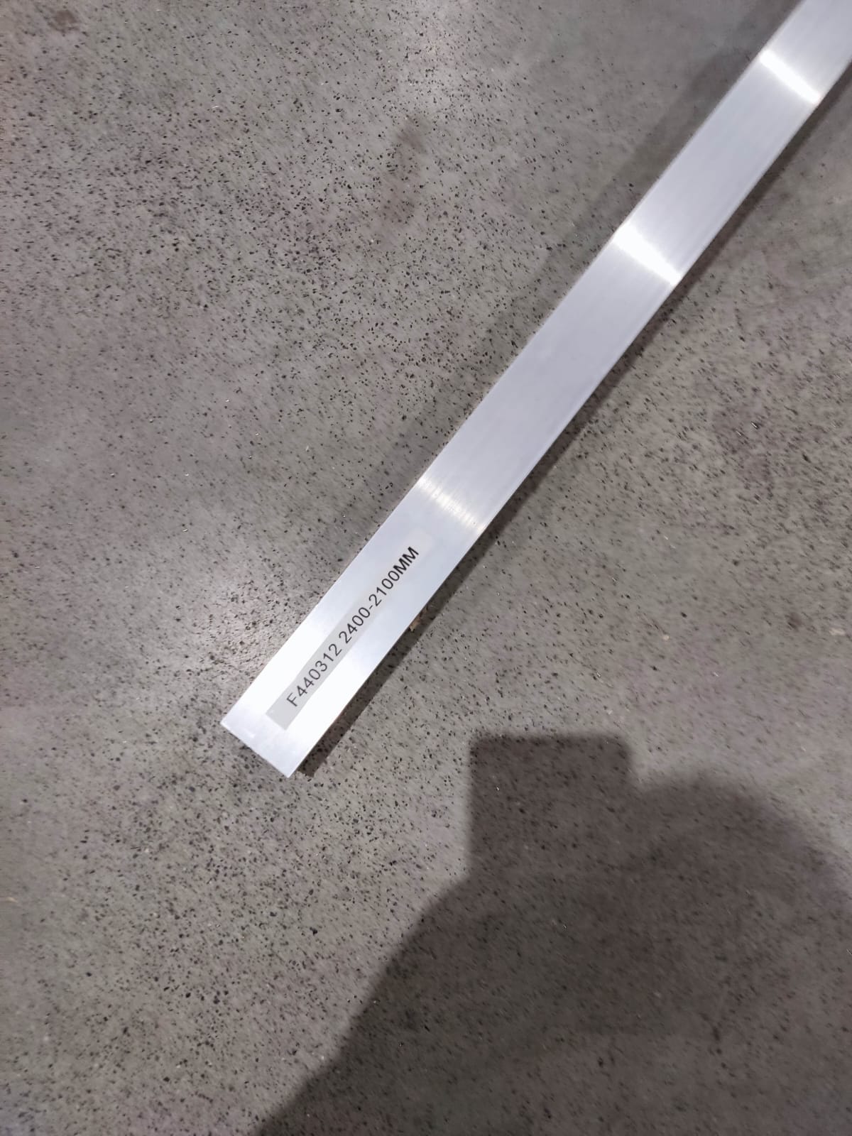 Profili di montaggio F806 40x40, 2400mm / OUTLET